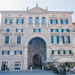 Domus Nova Palace - Italian Homing Guest house